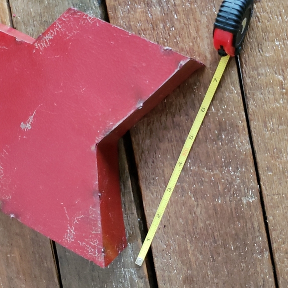 Red Metal Arrow Decor - Picture 9 of 10